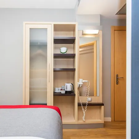 Otel Express Sant Cugat By Ihg 3*