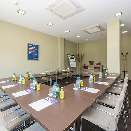 Express Sant Cugat By Ihg מלון