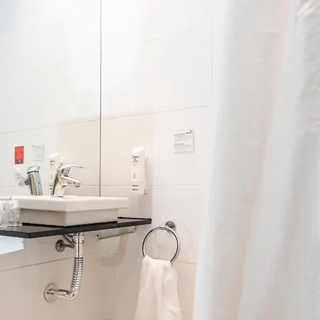 Express Sant Cugat By Ihg מלון